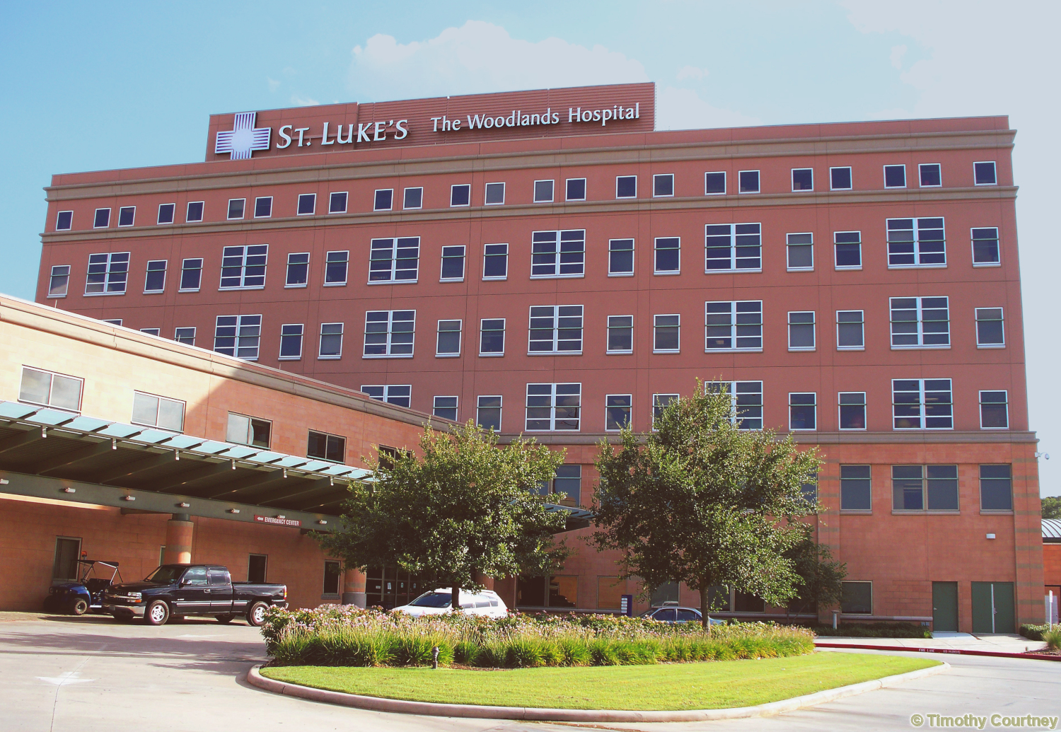 This is the front of St Luke's Health - The Woodlands Hospital near I45